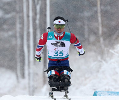 신의현, ‘크로스컨트리’서 한국 동계패럴림픽 사상 첫 금메달 ‘뜨거운 눈물’