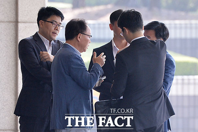 '270억대 사기' 연루, 기준 전 롯데물산 사장 검찰 출석