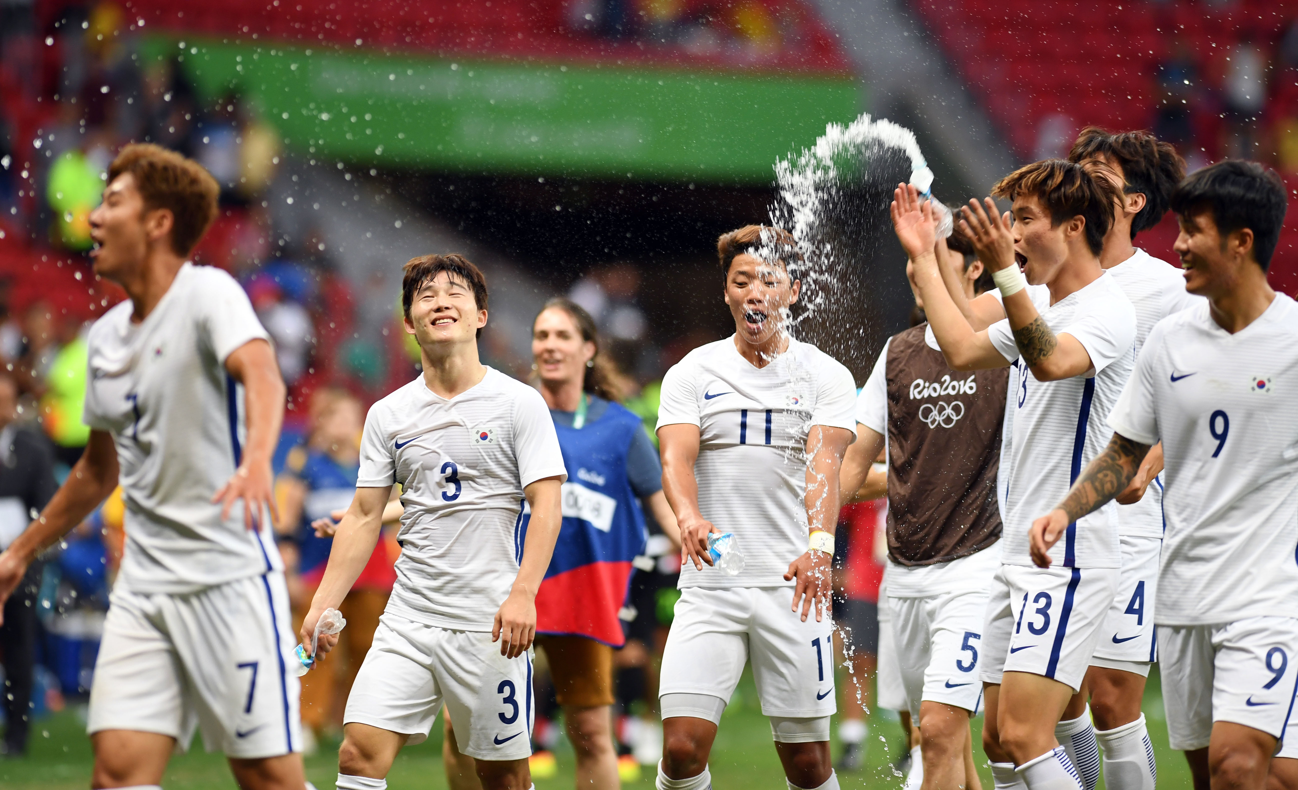 한국축구 멕시코 1대 0 격파... 8강 진출