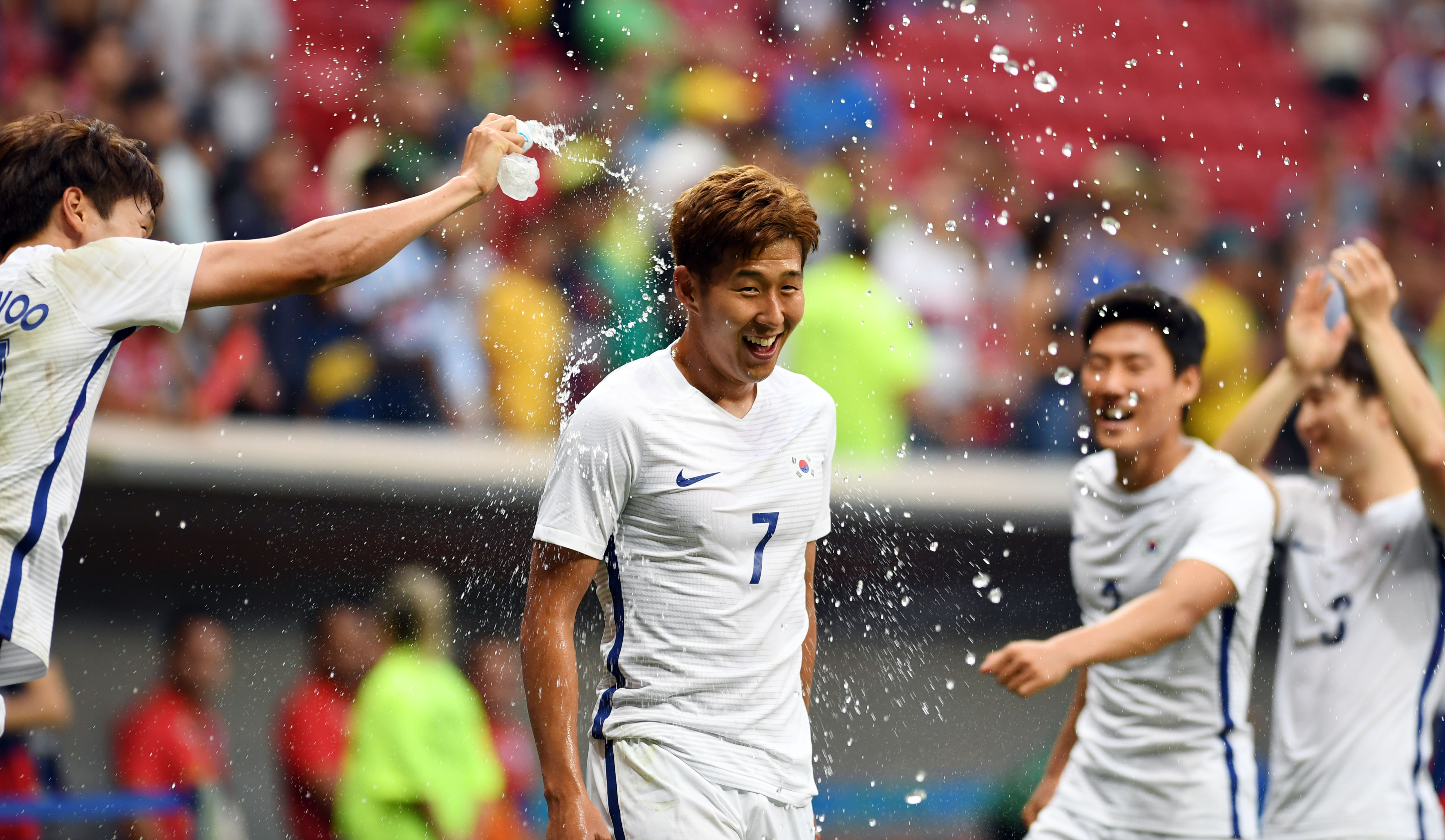 한국축구 멕시코 1대 0 격파... 8강 진출