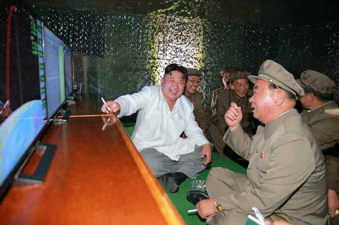 북한이 공개한 SLBM 발사장면