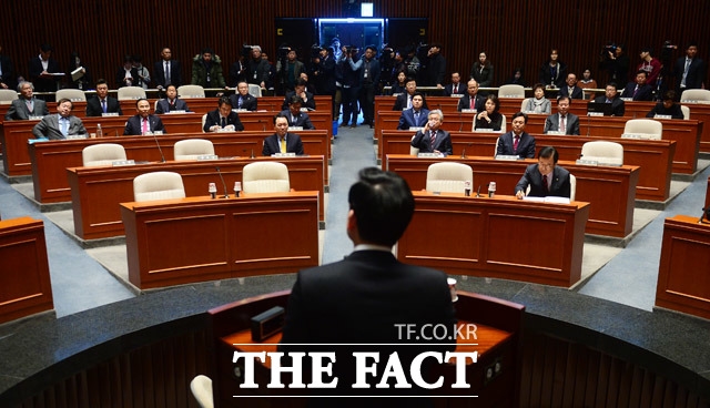 자유한국당, '특검 연장 반대' 당론으로 채택