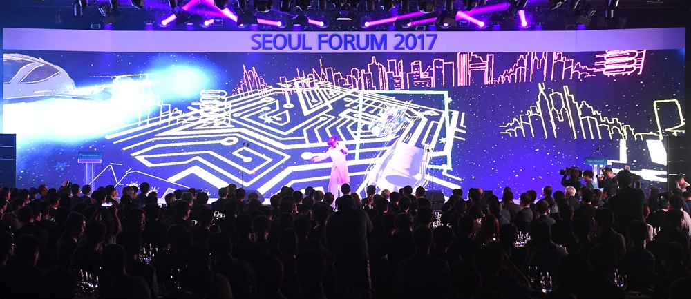 [서울포럼 2017] 소프트웨어 상징하는 '빛의 향연'으로 화려한 개막