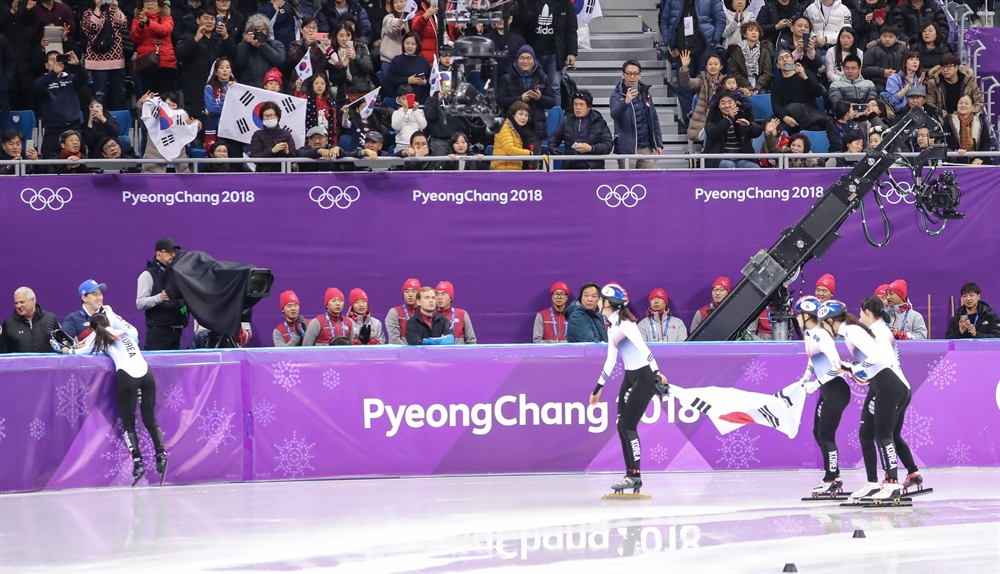 '환상의 금메달 팀워크' 여자 쇼트트랙 3,000m 계주