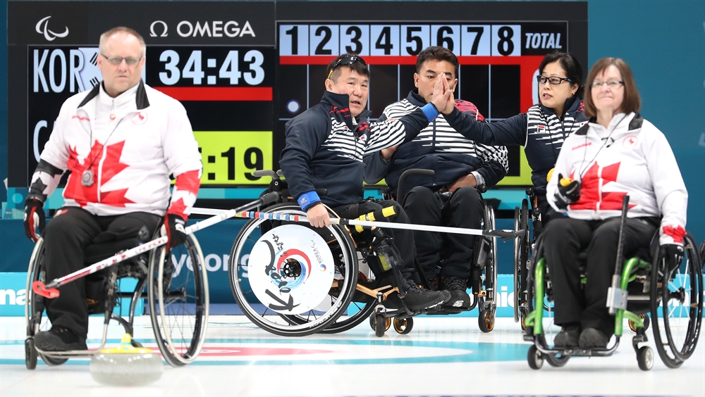 '연승 행진' 패럴림픽 휠체어컬링 한국 대표팀