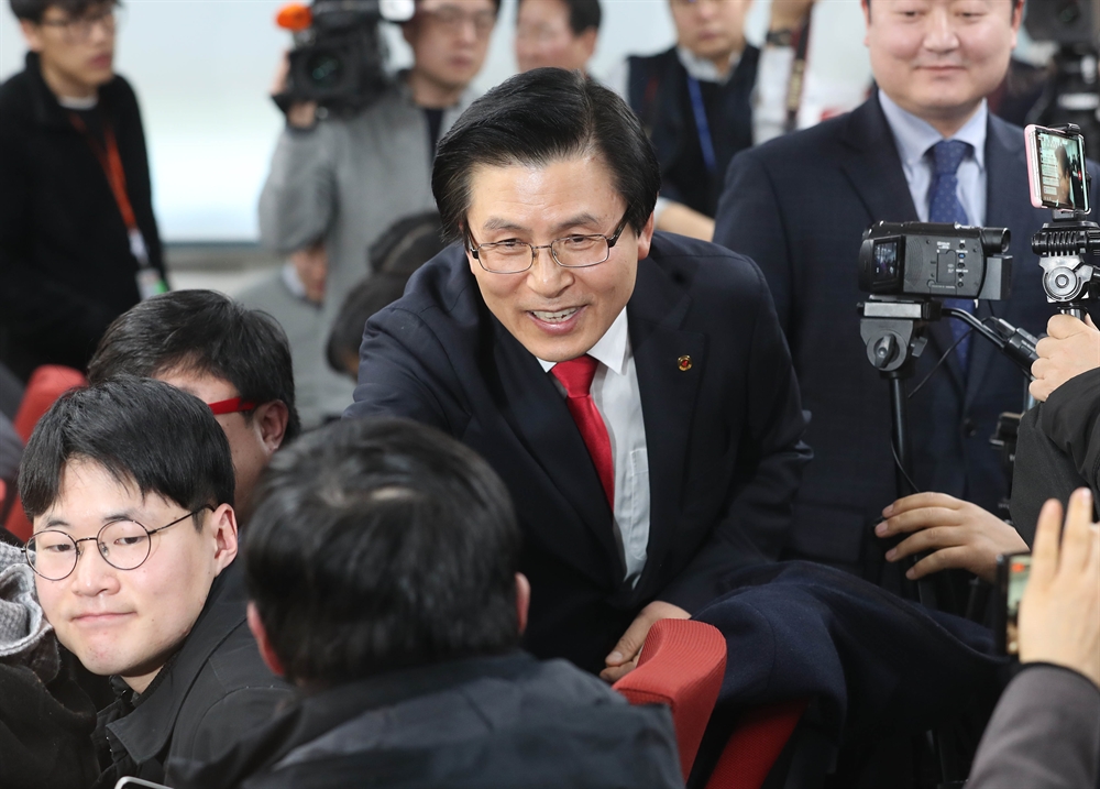 한국당 당 대표 출마 선언하는 황교안 전 총리