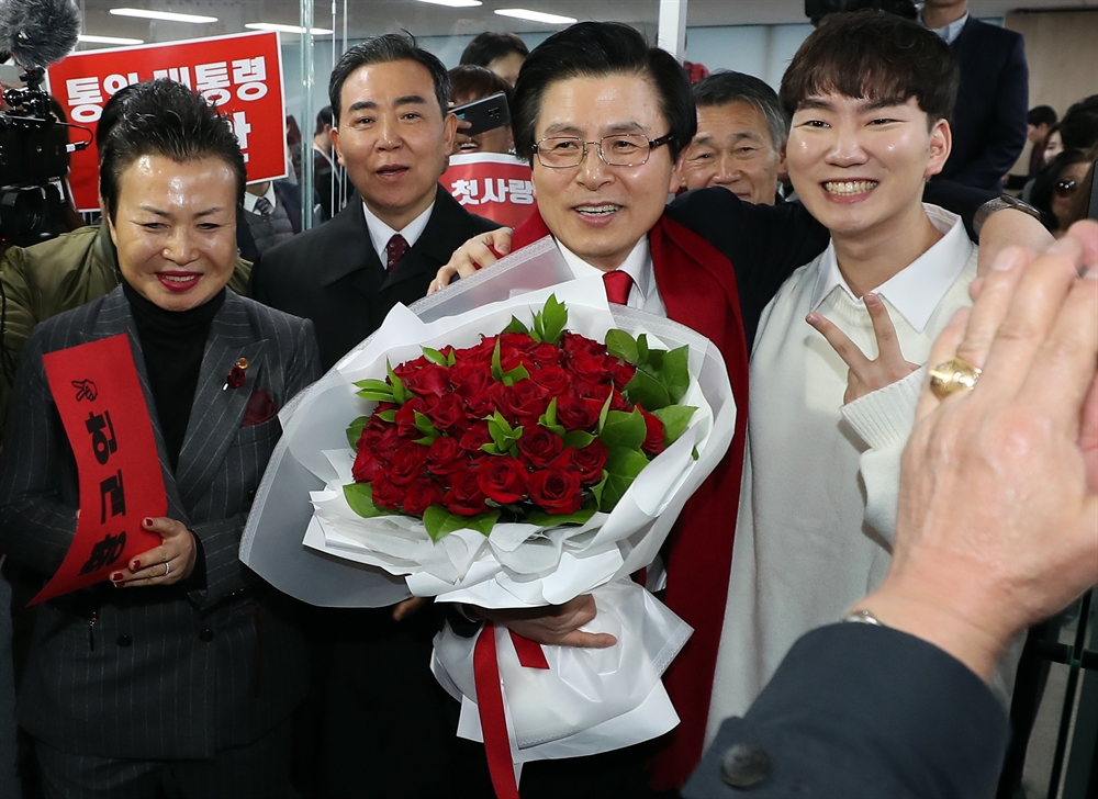 한국당 당 대표 출마 선언하는 황교안 전 총리