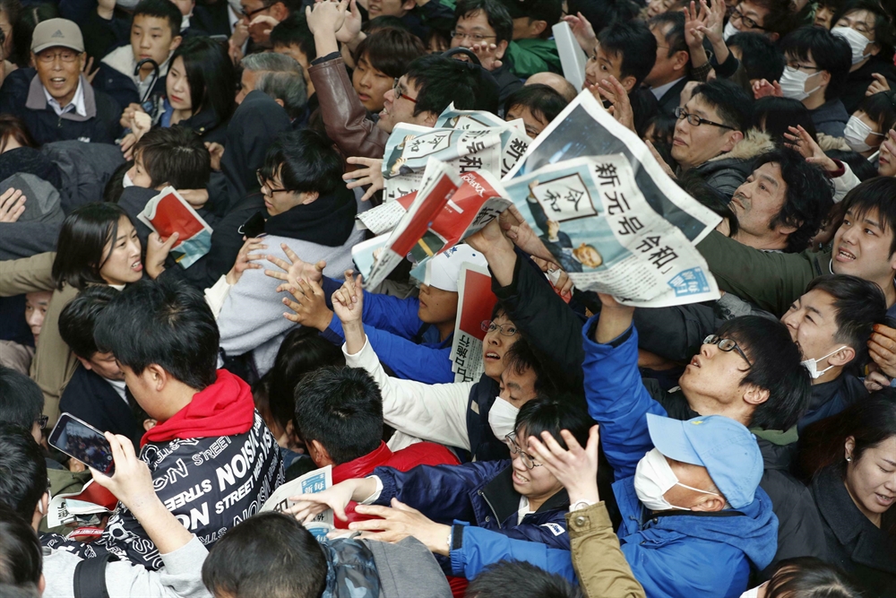 나루히토 새 일왕 시대 연호 '레이와(令和)'로 결정