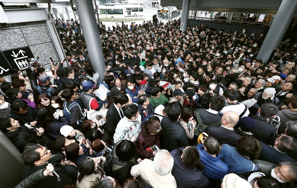 나루히토 새 일왕 시대 연호 '레이와(令和)'로 결정