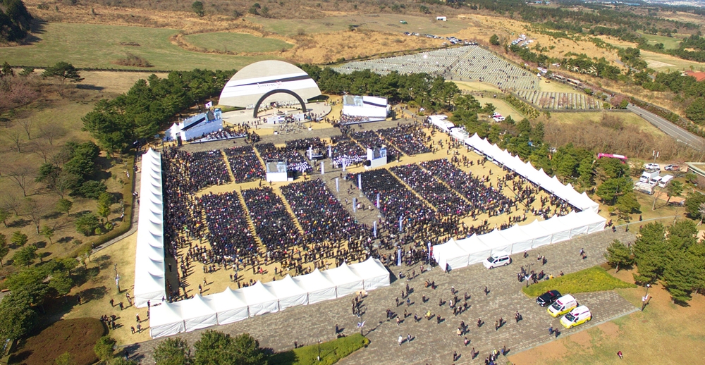 제주 4·3 71주년 추념식 열려..여야 당대표 등 참석