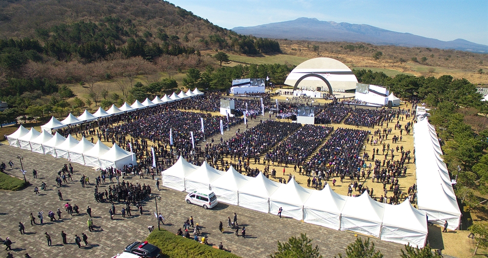 제주 4·3 71주년 추념식 열려..여야 당대표 등 참석