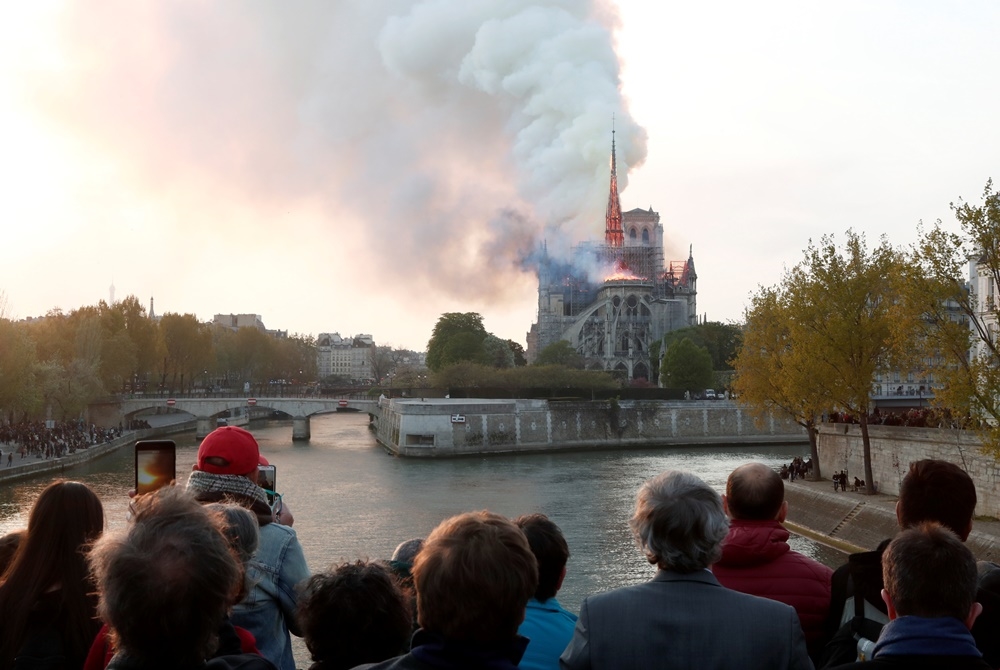 "파리가 불에 탔다" 노트르담 대성당 화재 참혹한 현장