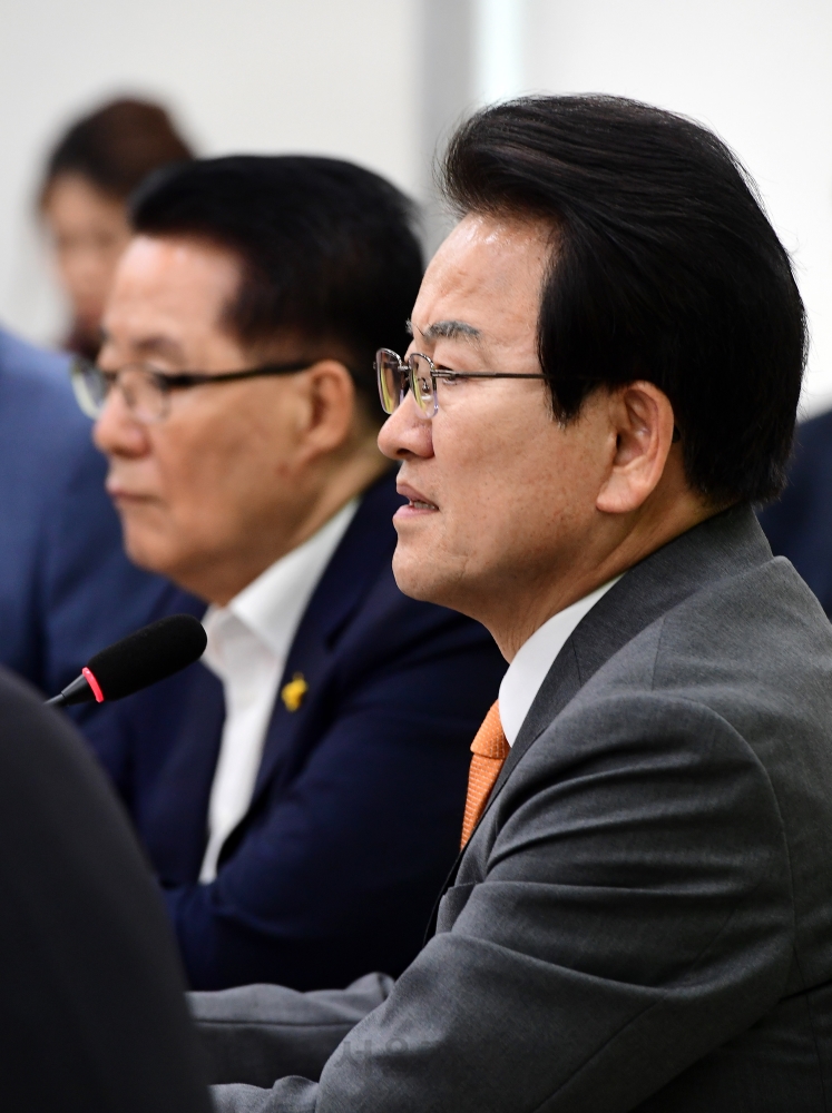 '패스트 트랙' 마주 달리는 4당 VS 한국당..의원 총회 열려