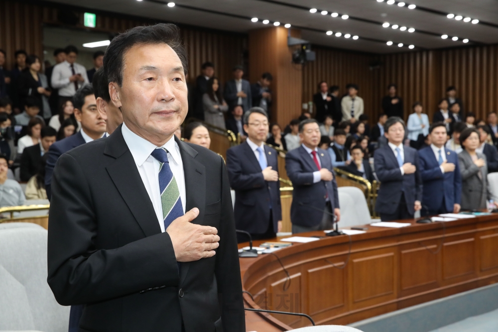 '패스트 트랙' 마주 달리는 4당 VS 한국당..의원 총회 열려