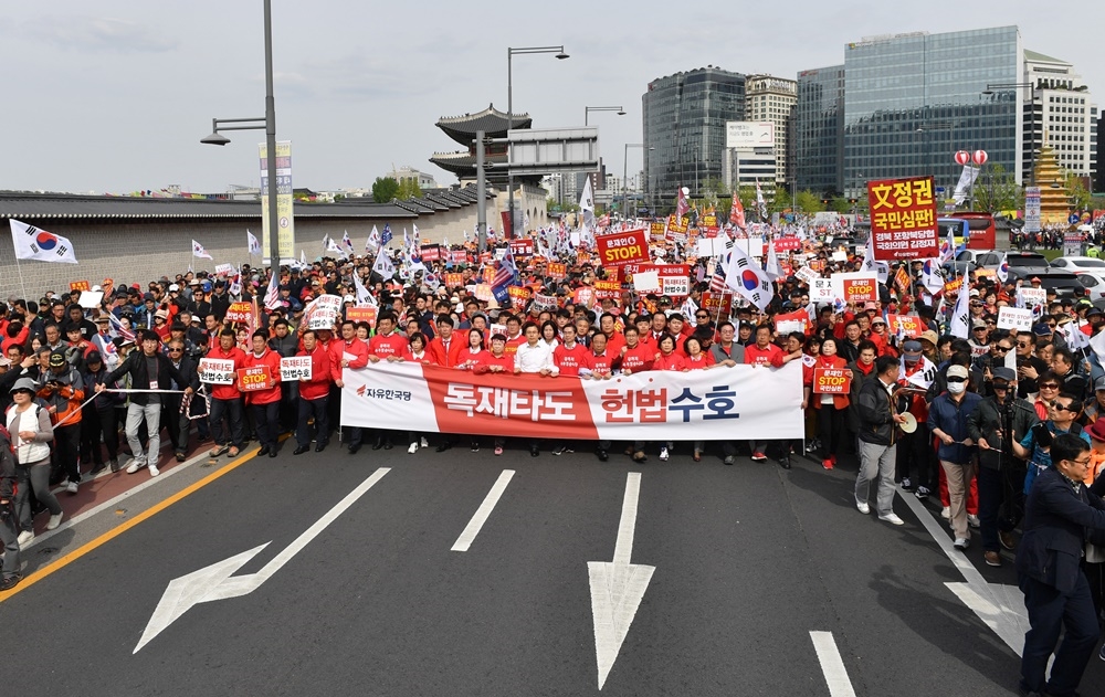 5만명(?) 운집 한국당 2차집회