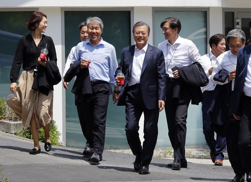 文, 취임2주년 수석보좌관들과 산책