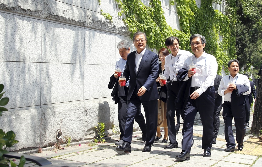 文, 취임2주년 수석보좌관들과 산책