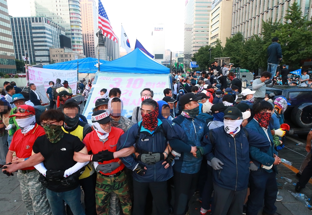 서울시, 대한애국당 광화문 천막 철거…곳곳서 충돌 일어나