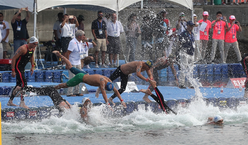 바다로 '풍덩'...광주세계수영선수권 대회 현장