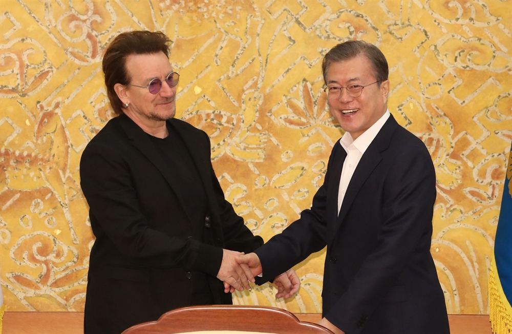 전설 록밴드 'U2' 보노 만난 문재인