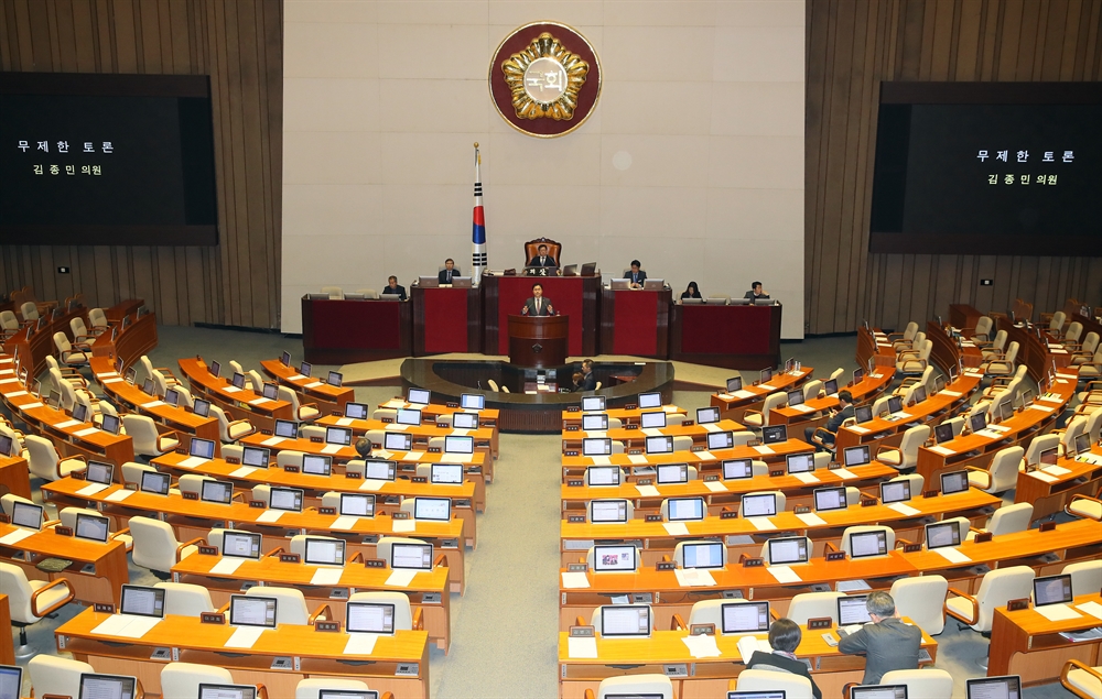 여야, 선거법 두고 '난전'…밤샘 필리버스터