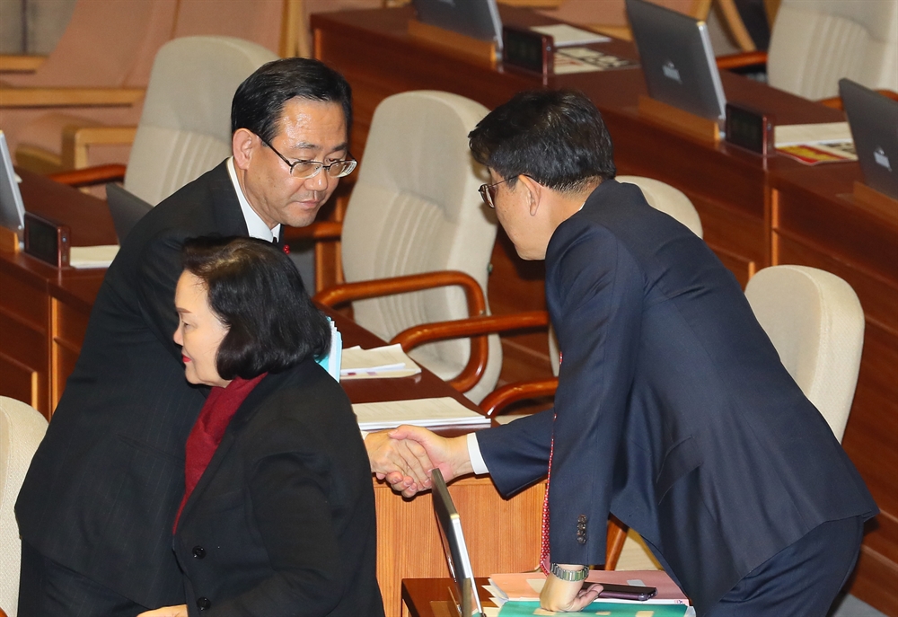 여야, 선거법 두고 '난전'…밤샘 필리버스터