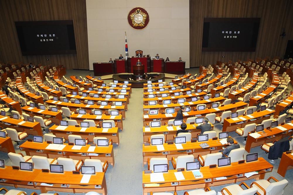 여야, 선거법 두고 '난전'…밤샘 필리버스터