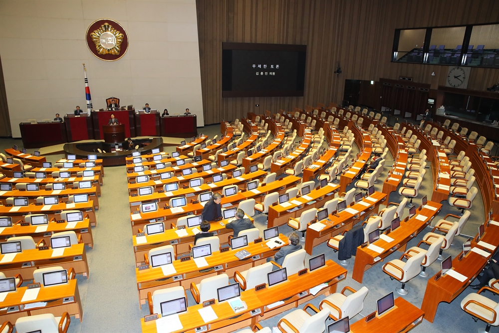 여야, 선거법 두고 '난전'…밤샘 필리버스터