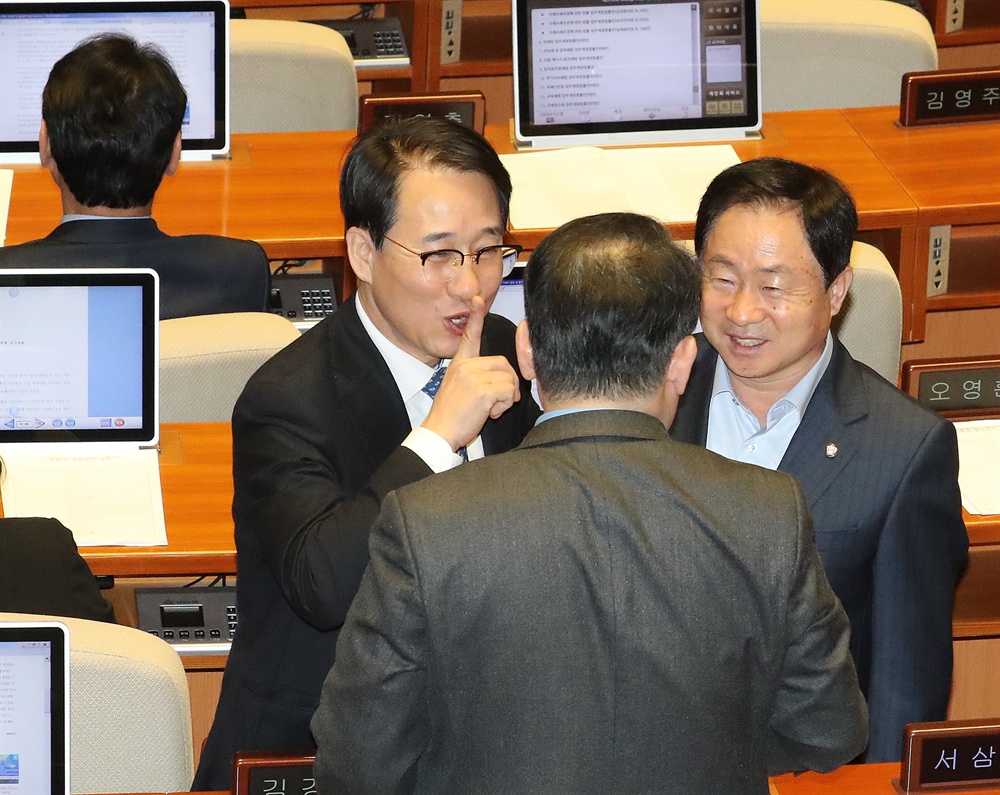 여야, 선거법 두고 '난전'…밤샘 필리버스터