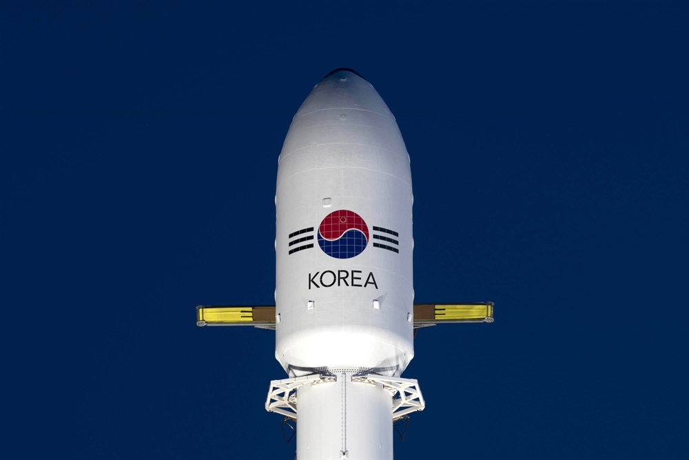 한국 군사전용위성 '아나시스 2호' 발사 성공