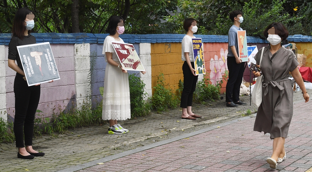 '의사 집단휴진' D-1…거리로 나온 의대생들