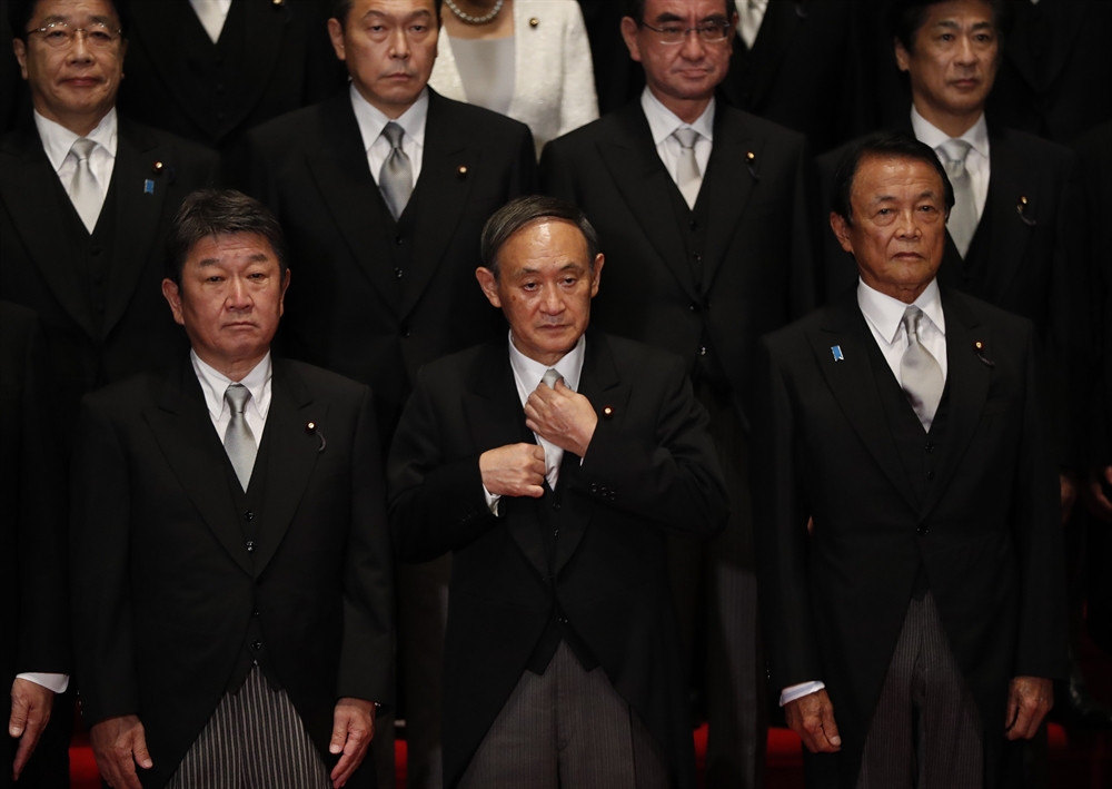 아베 자리에 스가…日 새 내각 본격시동