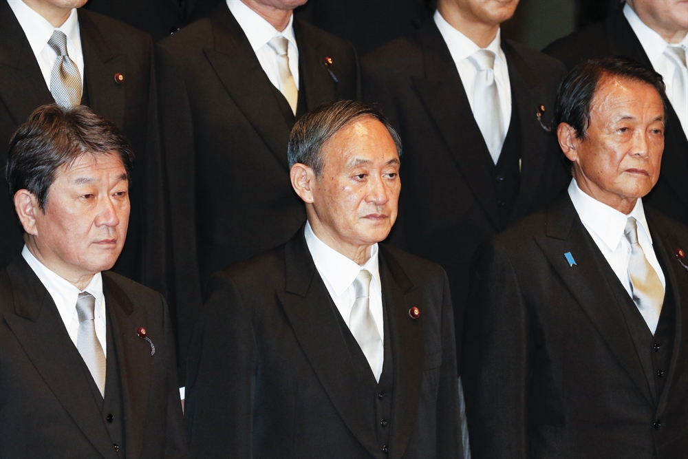 아베 자리에 스가…日 새 내각 본격시동