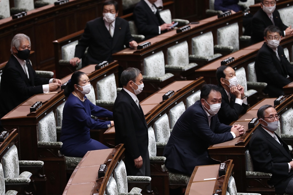 아베 자리에 스가…日 새 내각 본격시동