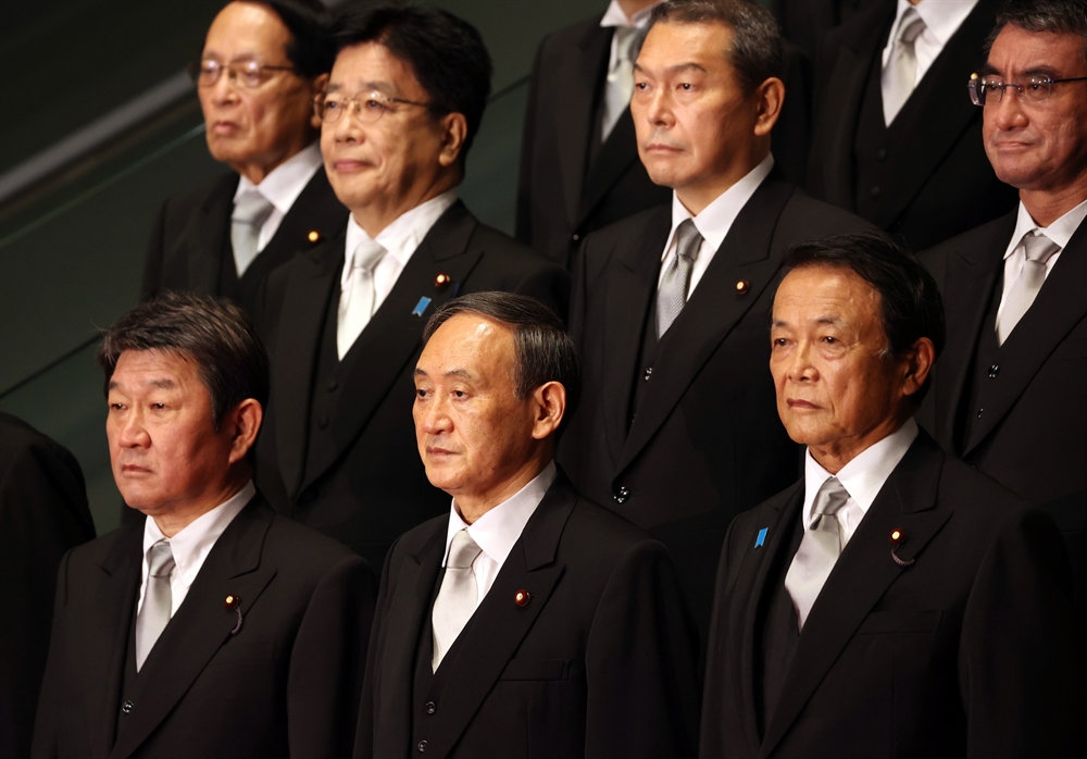 아베 자리에 스가…日 새 내각 본격시동