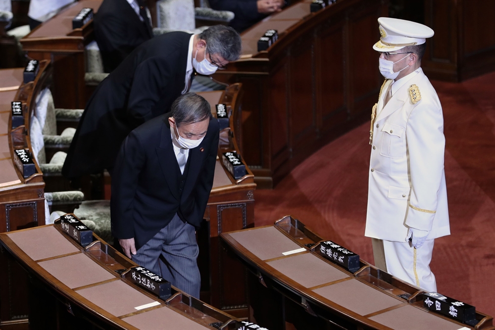 아베 자리에 스가…日 새 내각 본격시동