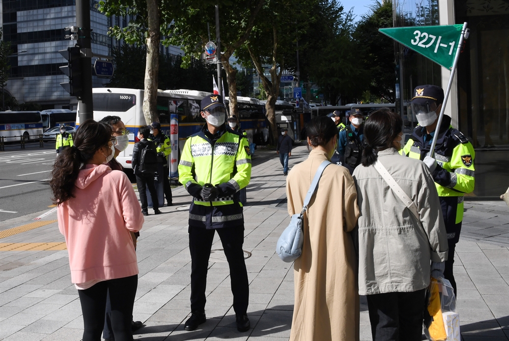 "불법집회 막는다" 광화문에 또 생긴 '재인산성'