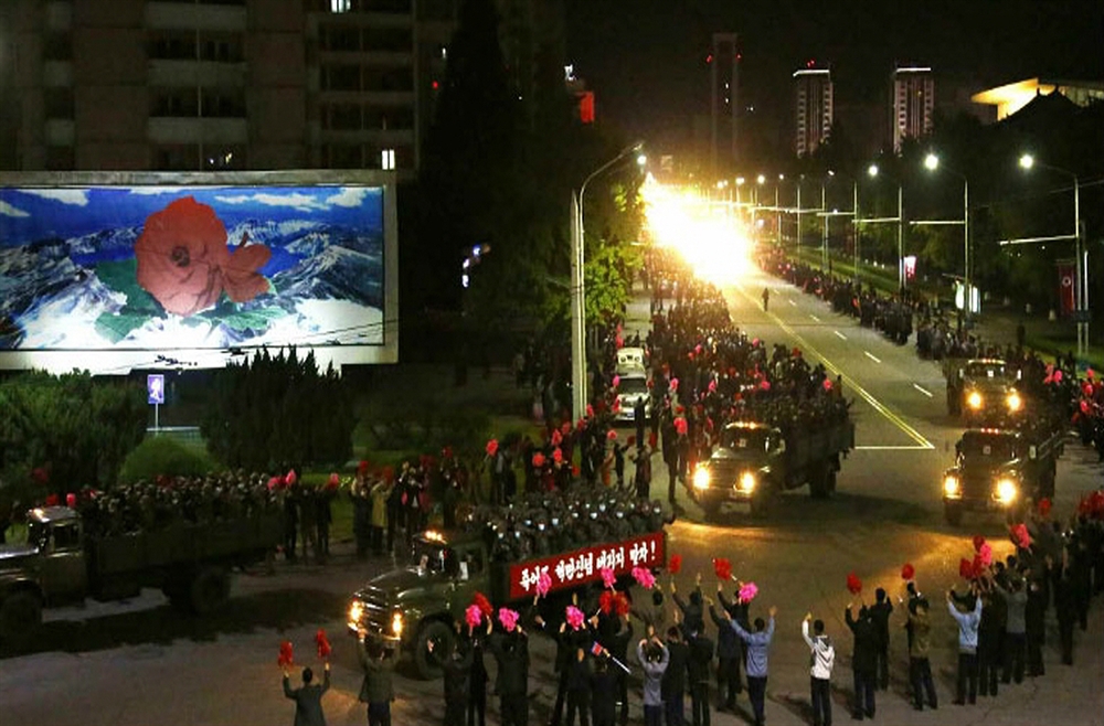 김일성광장에서 열린 열병식