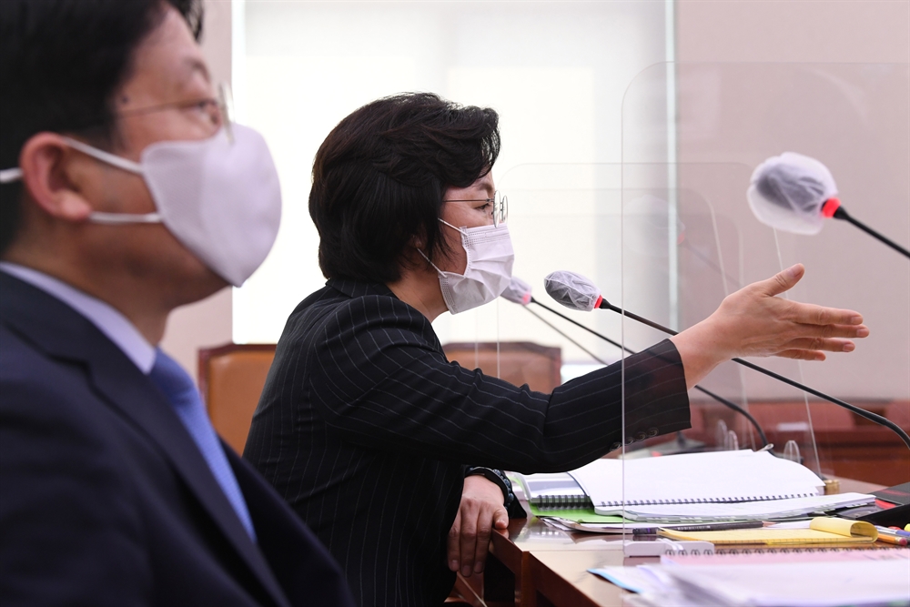 '추미애 아들' 의혹에…고성 오간 법무부 국감