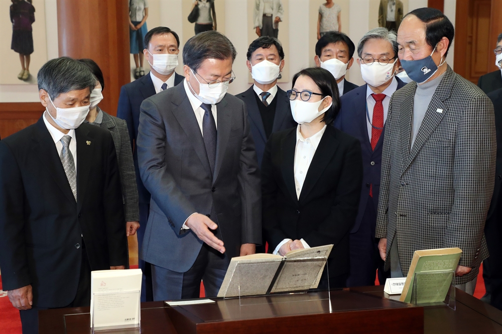 전태일 열사 기리며…文 대통령, 1급 국민훈장 '무궁화장' 추서