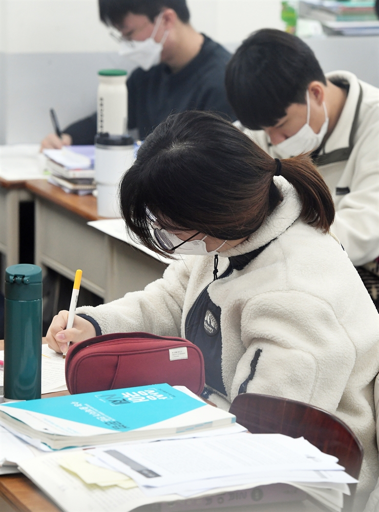 "한문제라도 더" 수능 20일 앞두고 '집중'