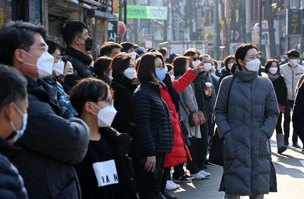 코로나 뚫고…수시논술 수험생들 북적