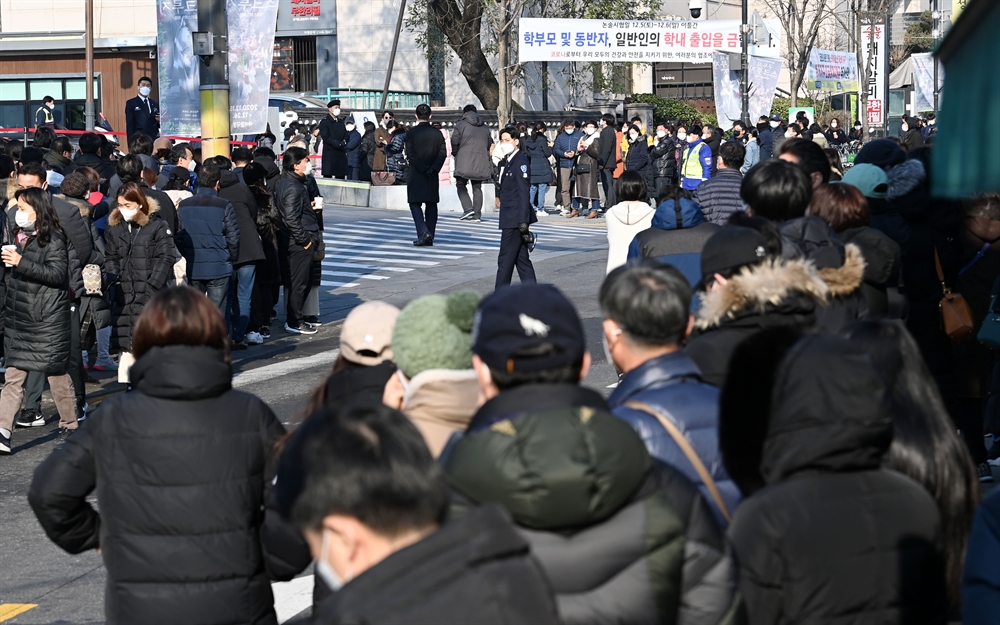 코로나 뚫고…수시논술 수험생들 북적