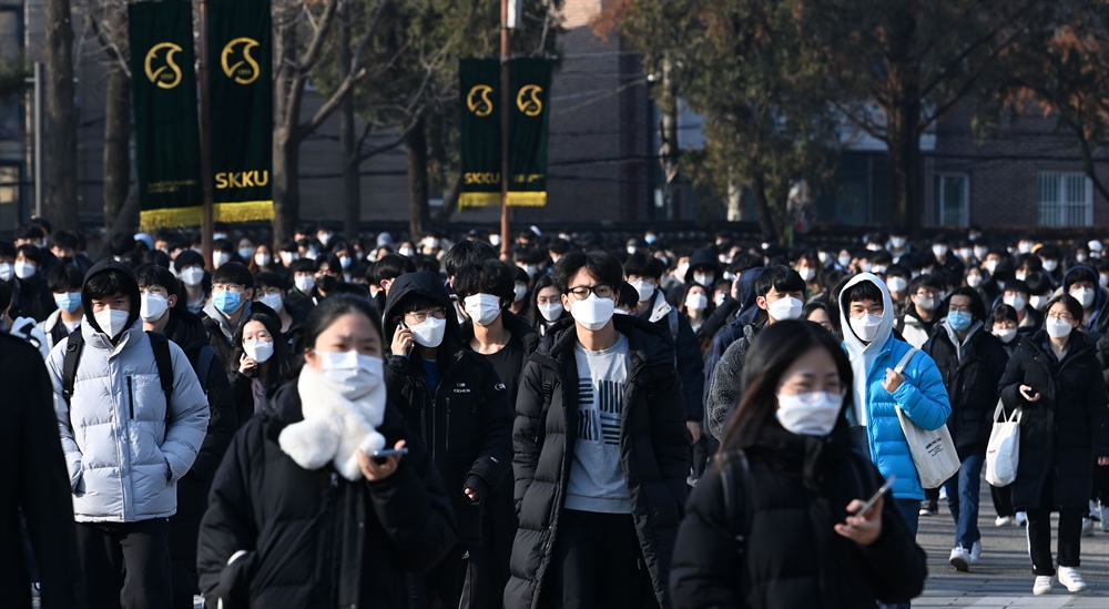 코로나 뚫고…수시논술 수험생들 북적