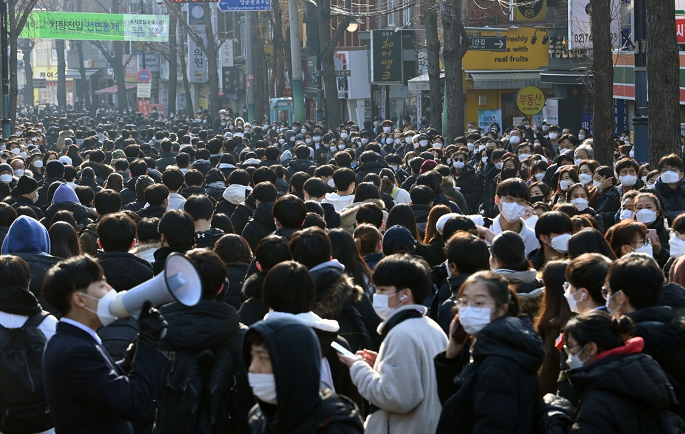 코로나 뚫고…수시논술 수험생들 북적