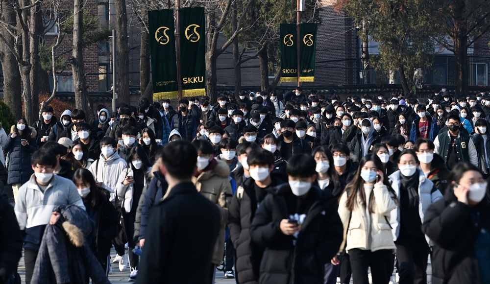 코로나 뚫고…수시논술 수험생들 북적