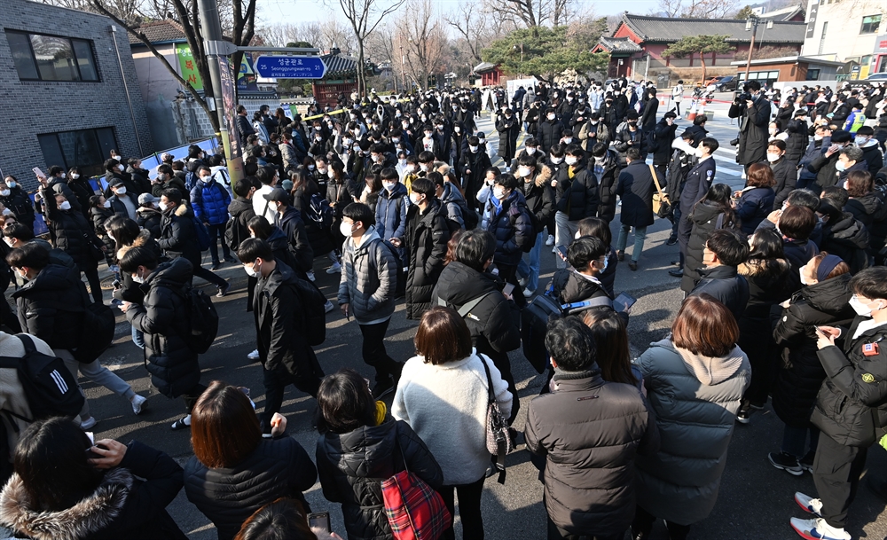 코로나 뚫고…수시논술 수험생들 북적